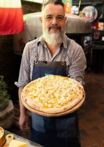 Chef Gino Contin entra no clima das Festas Juninas com sua Pizza de Queijo Cremoso e Pipoca