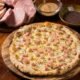 Chef Gino Contin aposta em sabores intensos para criar sua Pizza de Kassler e Mostarda